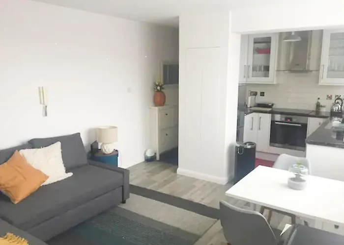 Cosy Studio Flat, Great Location!